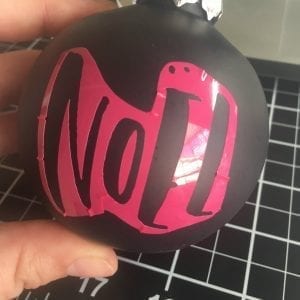 DIY Christmas Chalkboard Ornaments with Silhouette Cameo or Cricut Explore and VersaChalk Markers - by cuttingforbusiness.com.