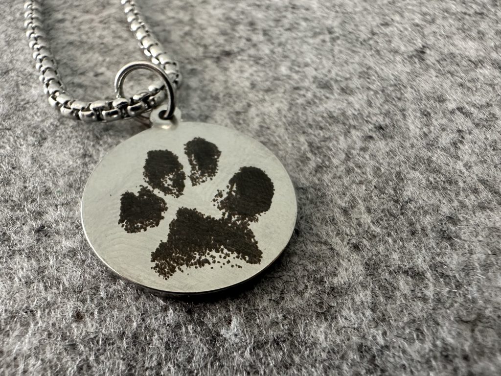 xTool M1 Tutorial: Engraved Pet Paw Print Jewelry - Finished project - cuttingforbusiness.com